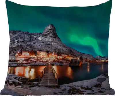Produktbild von MuchoWow® Outdoor Kissen - Nordlicht - Island - Schnee - Dorf - Grün - Berge - 40x40 cm - Wetterfest - Lounge Kissen - Kopfkissen - Interieur - Polster mit Bild
