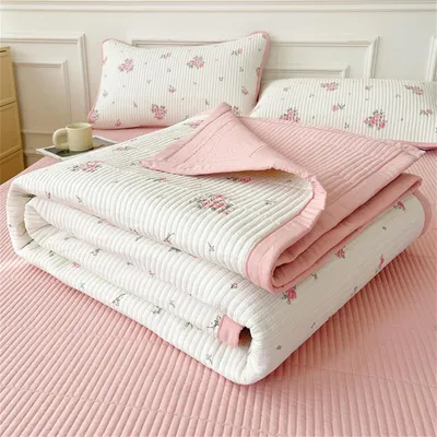 Produktbild von Blumenmuster-Tagesdecke in Kingsize 200x230 cm, wendbares Patchwork-Design, Überwurf für Wohn-/Schlafzimmer 12 Personen.