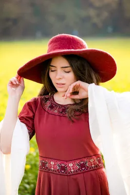 Produktbild von Handgefertigter Hut "Eleganz" Rot