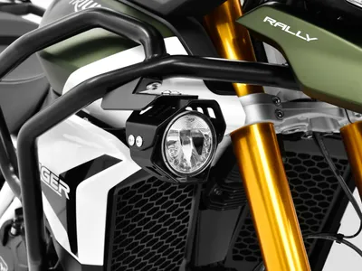 Obrázek produktu pro Sada přídavných LED světlometů včetně upevňovací sady pro mlhová světla (pár) s krytem kompatibilní s Triumph Tiger 900