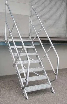 Produktbild von Günzburger Steigtechnik Treppe 45° Stufenbreite 1.000 mm 15 Stufen Aluminium geriffelt - 600355