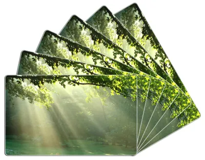 Produktbild von Wallario Frühstücksbrettchen 6er Set aus Glas, je 14 x 23 cm, mit rutschfesten Füßen, Motiv Sonnenstrahlen im Wald