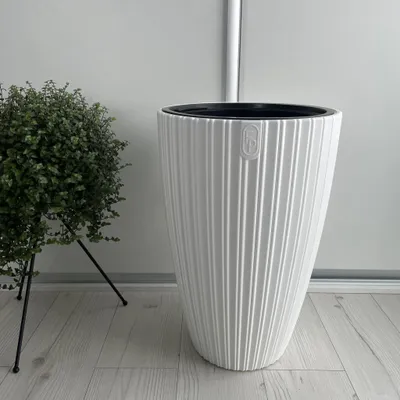 Zdjęcie produktu dla Okrągła doniczka Mika Slim 40 cm z wkładem | Biała