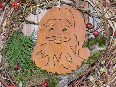 Image de Père Noël rouillé - Figurine décorative en métal à suspendre