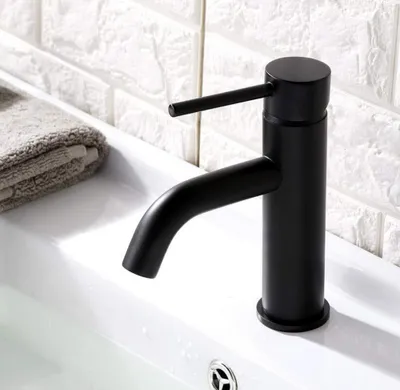 Obrázek produktu pro Umývadlová baterie v černé a zlaté barvě – kulatý design – mosazná jednopáková baterie s jedním otvorem