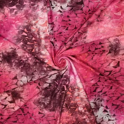 Drapierter Ausbrenner Stoff Sienna mit floralem Blattmuster in Pink, Violett und Rot, weich fließende Viskose-Mischung.