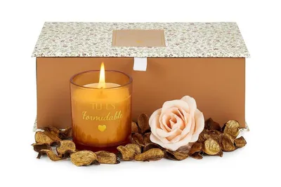 Produktbild von Luxus-Duftkerzen Geschenkbox – Inklusive bernsteinfarbener Duftkerze & dekorativer Rose mit natürlichem Lufterfrischer – Orange