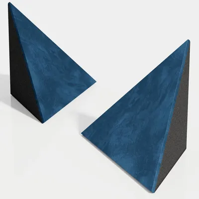 Imagen del producto de Conjunto de 6 paneles absorbentes de graves para techos, fabricados en tejido de terciopelo "tri-CINEMATIC-bt", con kit de montaje. Solución acústica decorativa. Absorción de sonido. [TRI-TRAP | Azul]