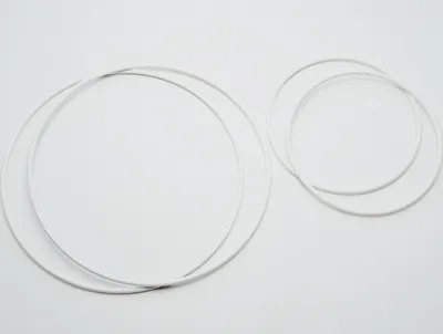 Produktbild von Set aus 2x Metallring/Drahtring 150mm/15cm und 2x Metallring 100mm/10cm für Wickeltechnik / Traumfänger Weiß