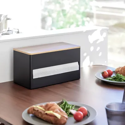 Immagine prodotto di Porta rotolo da cucina moderno in metallo Yamazaki con ripiano "Rin" nero