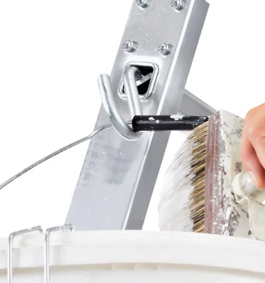 Produktbild von ZARGES Eimerhaken Modell 40115, passend für Leitern mit quadratischer Bördelung