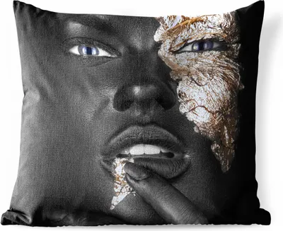 Produktbild von MuchoWow® Outdoor Kissen - Frau - Gold - Blau - Schwarz - 50x50 cm - Wetterfest - Lounge Kissen - Komfortabel - Kissen mit Bild