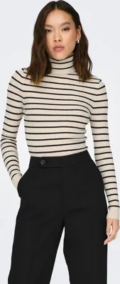 Immagine prodotto di Dolcevita da donna con lavorazione a maglia fine ed elasticità di ONLY ONLKAROL. | XS