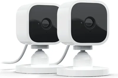 Produktbild von Blink Mini – Kompakte, smarte Plug-in-Überwachungskamera für innen, 1080p-HD-Vid