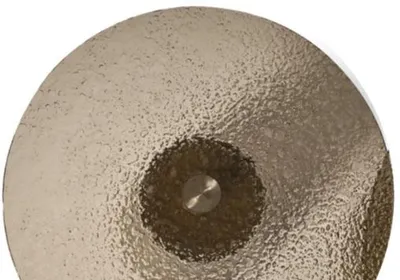 Obrázek produktu pro Moderní kulatý konferenční stolek ze skla, kovový rám, elegantní a exkluzivní design, ideální do obývacího pokoje