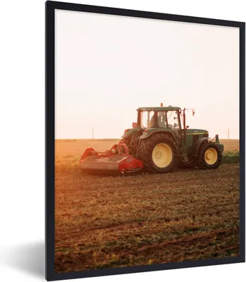 Produktbild von MuchoWow® Gerahmtes Poster Traktor - Feld - Bauernhof - Landwirt - Horizont 60x80 cm - Poster mit Schwarzem Bilderrahmen Wandposter Rahmen Foto Bilder - Premium - Wanddeko Wohnzimmer
