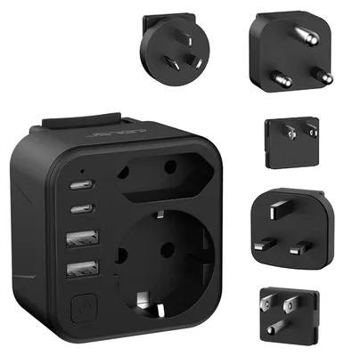 Produktbild von Reiseadapter 6-in-1 – mit Schuko-Steckdose, europäischer Steckdose, 2 USB-A-Anschlüssen und 2 USB-C-Anschlüssen