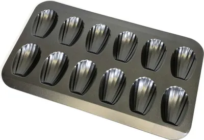 Obrázok produktu pre Forma na pečenie Krumble Madeleine - Vhodná na 12 koláčikov alebo madeleines - Rozmery formy 7,5 x 5 cm - Sivá farba