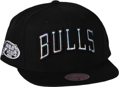 Zdjęcie produktu dla Czapka Mitchell and Ness Chicago Bulls HHSS3184CBUYYPPPBLCK