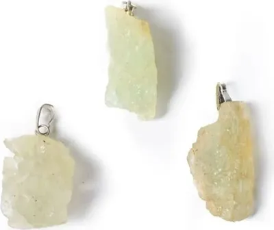 Immagine prodotto di Ciondolo con pietra preziosa grezza di calcite verde - Confezione da 3 pezzi di ± 2-4 cm