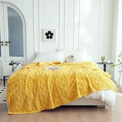 Image de Couverture douillette en laine, format XXL, jaune - grande couverture - idéale pour le canapé, chaude - couverture en polaire, 200 x 230 cm - couverture pour canapé - jeté pour le salon - douce, parfaite pour l'hiver - couleur claire