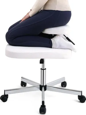 Immagine prodotto di Sedia poggiapiedi regolabile in altezza, in pelle, dal design ergonomico - colore bianco