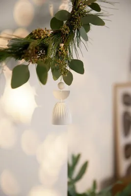 Produktbild von Weihnachtsglocke Engel aus Porzellan Kollektion Engelsgleich, minimalistisch