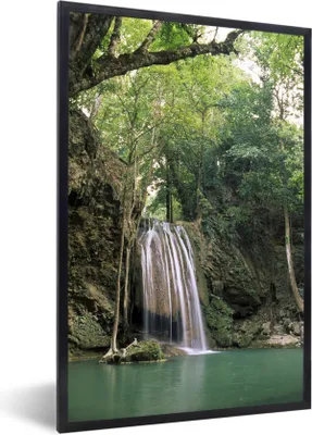 Produktbild von MuchoWow® Gerahmtes Poster Ein hoher Wasserfall im thailändischen Erawan-Nationalpark 60x90 cm - Poster mit Schwarzem Bilderrahmen Wandposter Rahmen Foto Bilder - Kunst