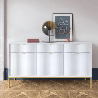 Produktbild von Sideboard Kioto 154 cm Weiß & Gold – Rillenfront, Goldene Griffe, Soft-Close, Elegant