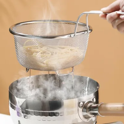 Zdjęcie produktu dla Koszyk do smażenia ze stali nierdzewnej, wielofunkcyjny koszyk do odsączania, łyżka do podawania frytek z siatki drucianej z długą rączką, do użytku domowego, w kuchni i restauracji