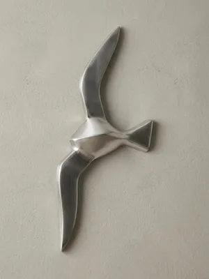 Produktbild von Maritime Deko Möwe aus poliertem Aluminium, 30cm Höhe, Wandbefestigung, silber. 30x3x13 cm | Kadima Design