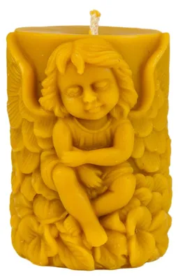 Imagen del producto de Vela en forma de cilindro con un ángel. Fabricada con cera de abeja 100% natural