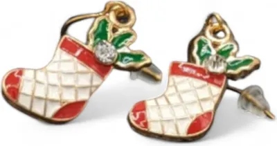 Produktbild von Weihnachten Ohrhaken Ohrringe im Weihnachtssocken Design in weiß rot goldfarben