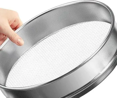 Produktbild von Famanu Bodensieb für den Garten - Rostfreier Stahl Sieb mit 30 cm Durchmesser