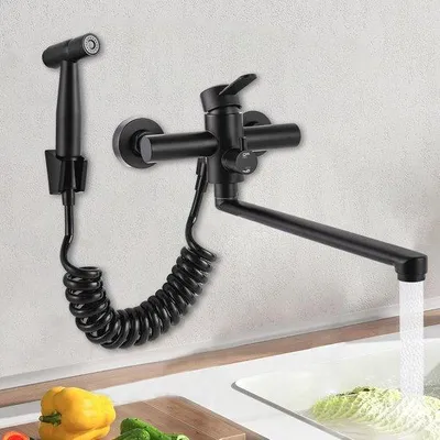 Produktbild von Küchenarmatur mit Spritzpistole und drehbarer Wandmontage