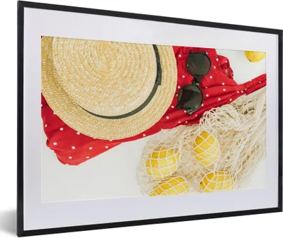 Produktbild von MuchoWow® Gerahmtes Poster Sommer - Sonnenbrille - Hut 60x40 cm - Poster mit Schwarzem Bilderrahmen Wandposter Rahmen Foto Bilder - Schlafzimmer - Plakat in Rahmen - Drucken