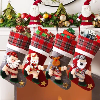 Obrázek produktu pro Vánoční punčochy, 4 kusy, velké, zavěsné vánoční dekorace. Punčochy s motivem Santa Clause, sobě, sněhulákovi a medvědovi, rozměry 40x24 cm