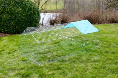 Produktbild von Freilaufgehege KERBL mit Ausbruchsperre, Sitzstange und Sonnenschutz 180x90x75 cm