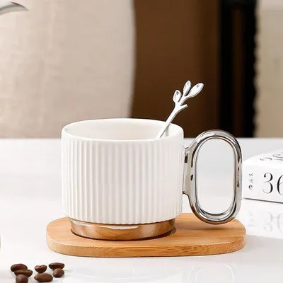 Productafbeelding van Keramische koffiekopjes met schotel en bamboe onderzetter, wit, set van 3