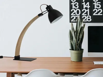 Productafbeelding van NEDES Bureaulamp van massief hout, E27 / 60W - WRE161