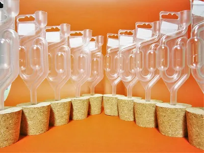 Produktbild von 10 x Korkstopfen mit Loch 64/54mm + Gärröhrchen, Flaschenkorken, Korken, Konischer Kork Stopfen, Presskork