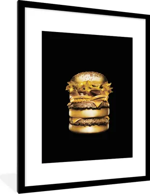 Produktbild von MuchoWow® MuchoWow® Gerahmtes Poster Goldener Hamburger auf schwarzem Hintergrund. 60x80 cm - Poster mit zchwarzem Bilderrahmen - Wohnzimmer - Dekorationen - Prämie