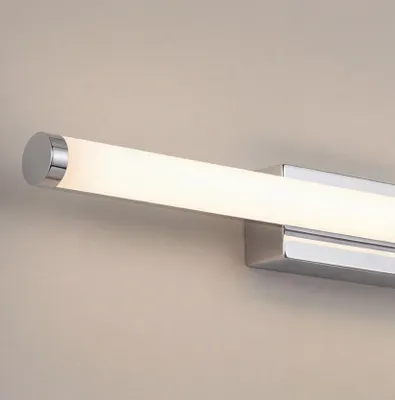 Produktbild von LEDS C4 Toilet Slim Bad-Wandleuchte - 43,6 W, Warmweiß, 3472 lm, IP44, Silber