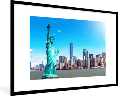 Produktbild von MuchoWow® MuchoWow® Gerahmtes Poster New York - Freiheitsstatue - Manhattan 90x60 cm - Poster mit zchwarzem Bilderrahmen - Wanddekoration - Fotos