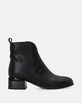 Produktbild von Schwarze Stiefeletten mit dekorativem geometrischem Absatz, Größe 38