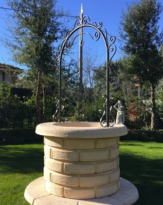 Produktbild von Casa Padrino Jugendstil Gartenbrunnen Sandfarben / Schwarz Ø 130 x H. 220 cm