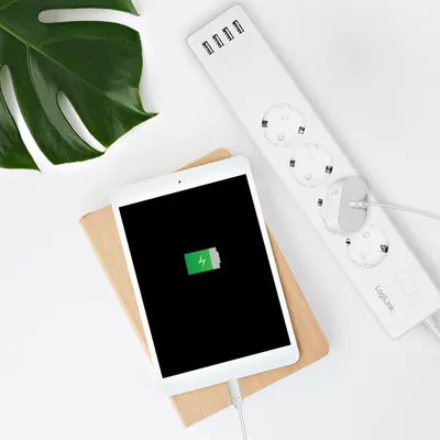 Produktbild von LogiLink Wi-Fi Smart Steckdosenleiste 4-fach + 4x USB