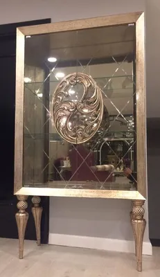 Produktbild von Casa Padrino Luxus Barock Vitrine Antik Gold - Handgefertigter Massivholz Vitrinenschrank im Barockstil - Edle Barock Möbel