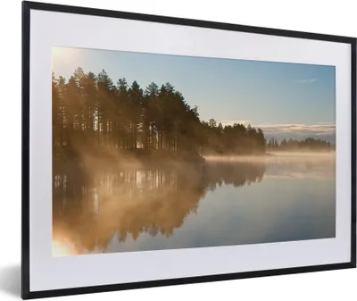 Produktbild von MuchoWow® Gerahmtes Poster Die Sonne scheint auf einen See in Lappland 60x40 cm - Poster mit Schwarzem Bilderrahmen Wandposter Rahmen Foto Bilder - Schlafzimmer - Plakat in Rahmen - Drucken