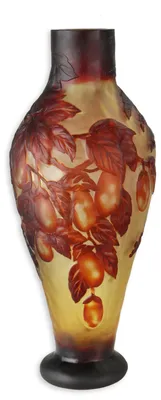 Productafbeelding van A Cameo Glass Vase 'Grapes'